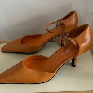 Coup d’état size 7 1/2 wide pumpkin orange heels ankle strap shoes pointy toe